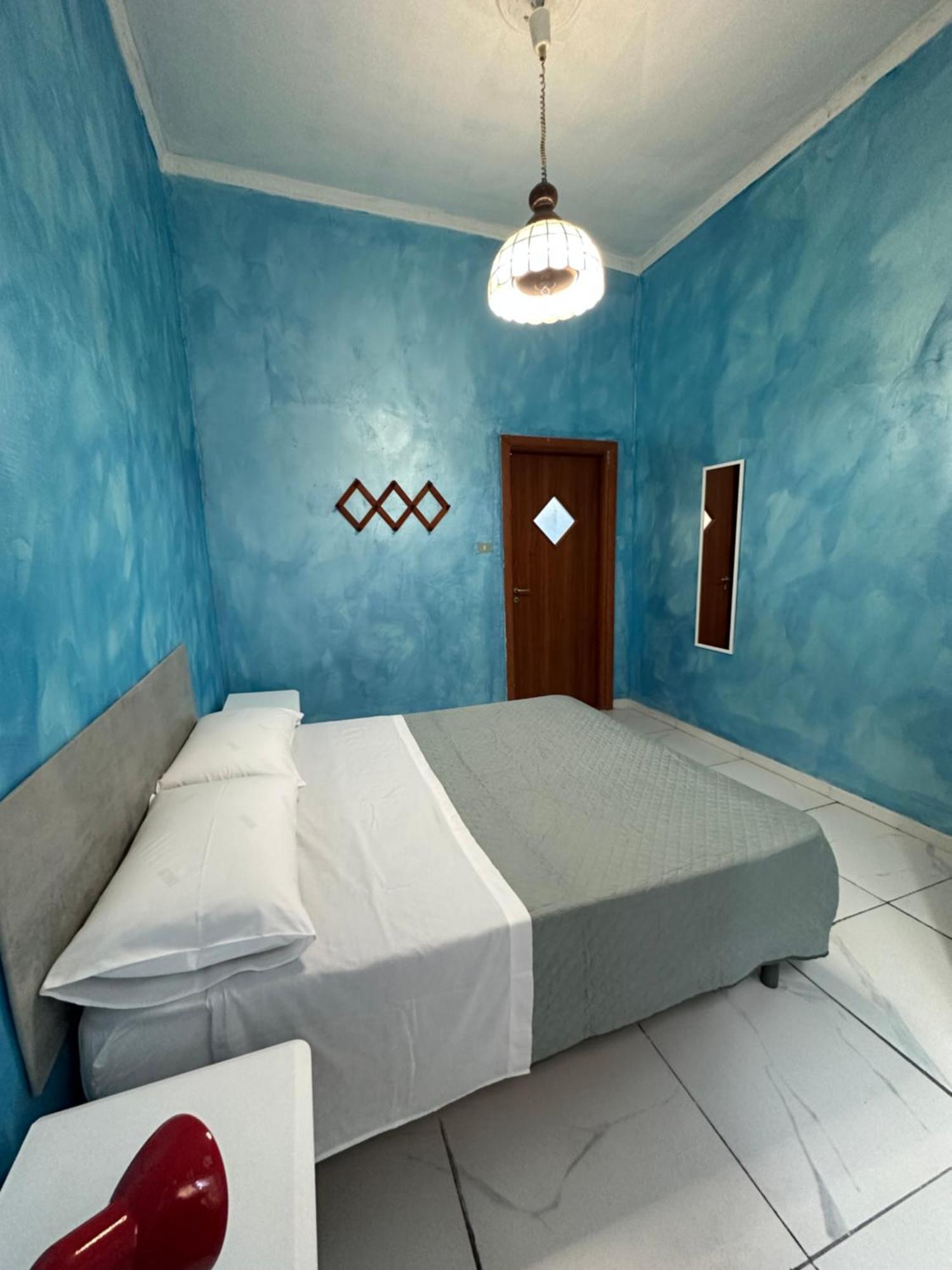 Holiday House Clara&Vincenzo Naples Exterior photo